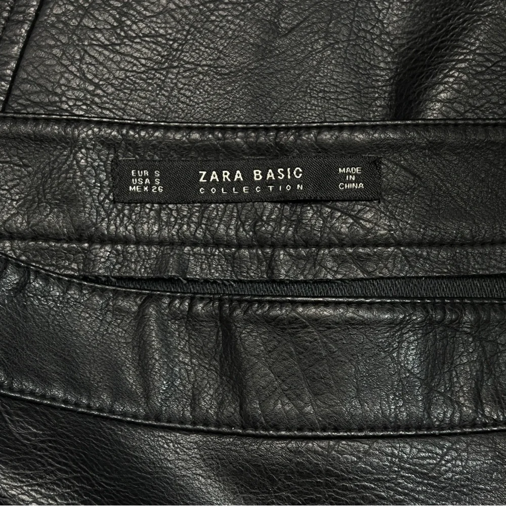 Zara Basic SMALL Faux Leather Black Mini Skirt Classic Gothic Witchy Punk Office - Picture 11 of 11